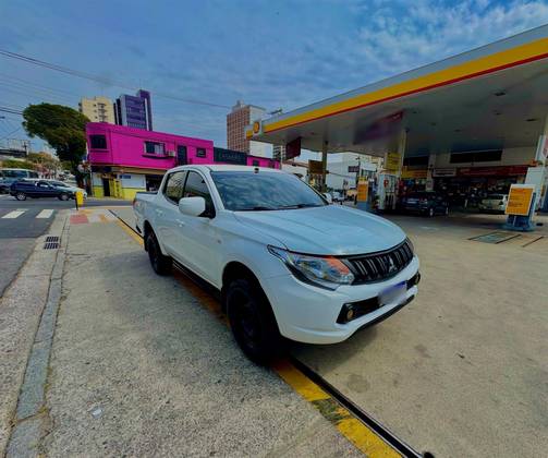 MITSUBISHI L200 TRITON 2.4 16V TURBO DIESEL GL CD 4X4 MANUAL MITSUBISHI L200 TRITON 2.4 16V TURBO DIESEL GL CD 4X4 MANUAL
